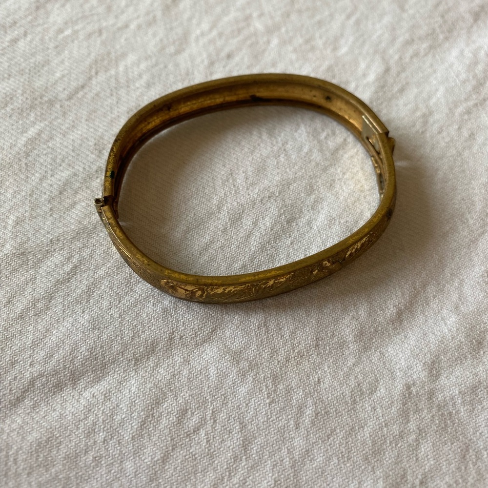 Elegant Bangle Bracelet. Antique.  Costume